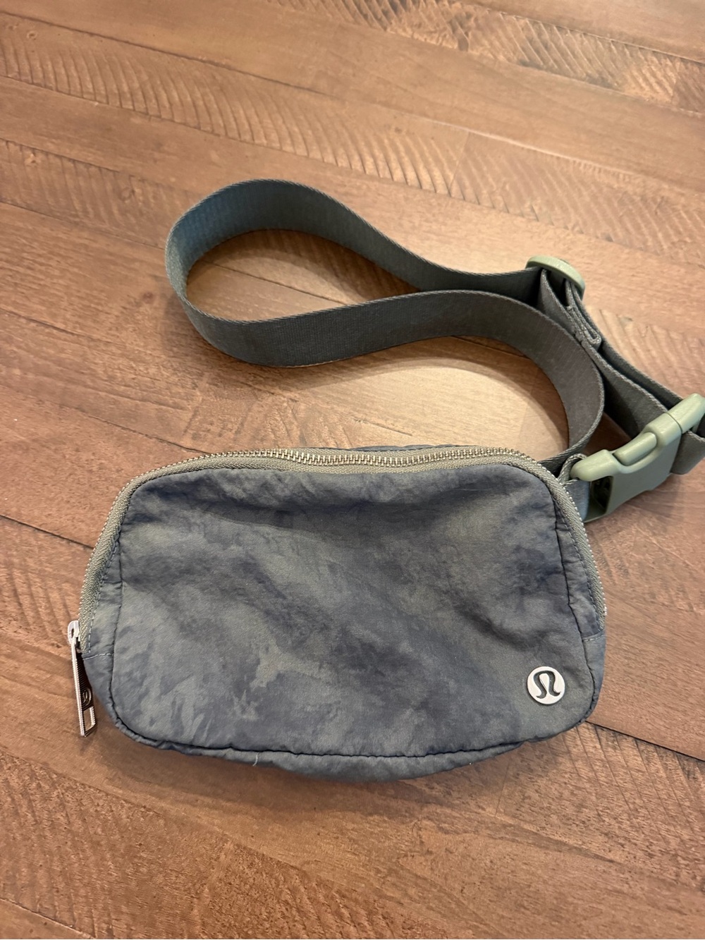 lululemon athletica Everywhere 1L Olive Green Belt Bag